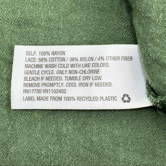 Xhilaration sleeveless Button Up - Picture 5 of 6